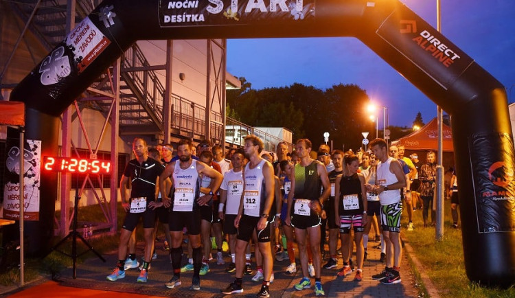 SOUTĚŽ: Poslední březnový víkend bude patřit Uniconn Noční desítce. Běh potemnělou Jihlavou nabízí i tratě pro děti