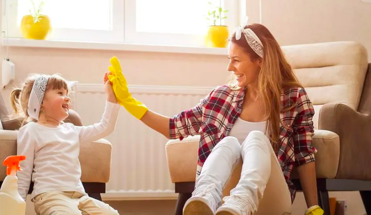 Jak na jednoduchý úklid? Vyzkoušejte jedlou sodu, ocet nebo nano houbičky