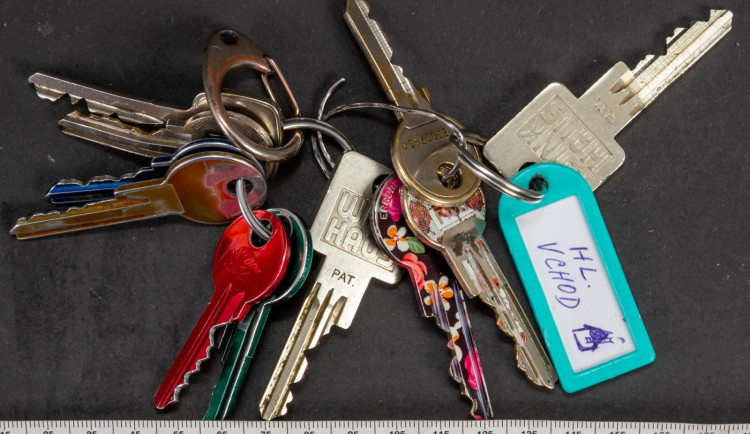 Policie pátrá po totožnosti ženy, kterou srazil u Tábora vlak