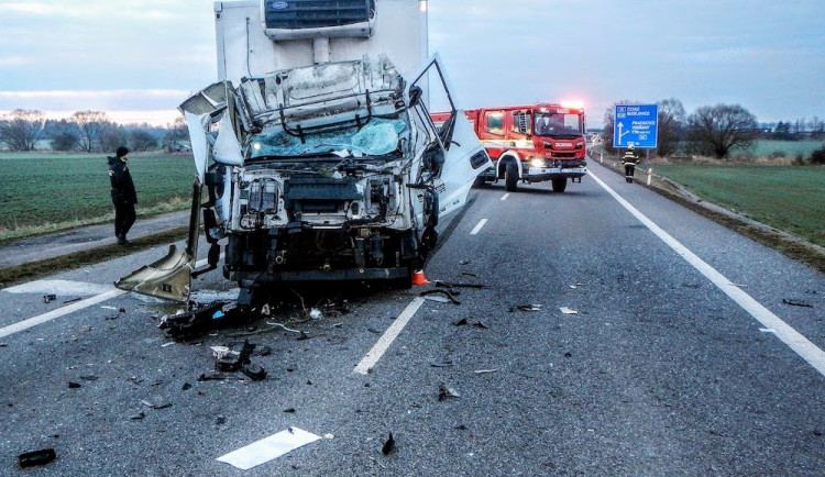 U Vodňan se srazil traktor s náklaďákem. Silnice byla několik hodin uzavřená