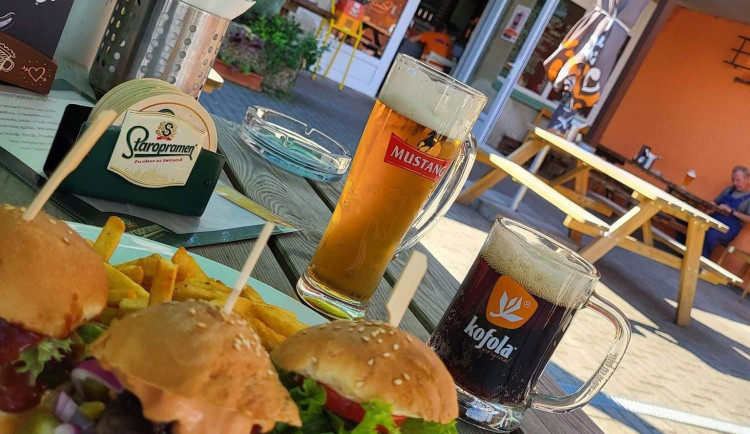 Vesnická restaurace na Táborsku dluží za energie, zkrátila i otevírací dobu