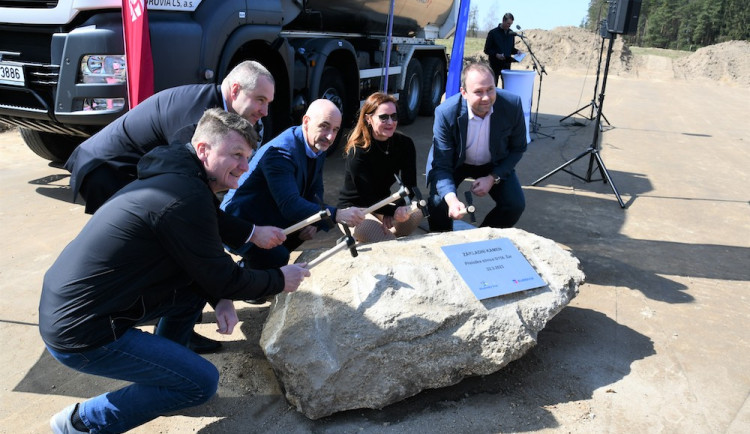 Začala stavba obchvatu obce Žár. Kraj odhaduje náklady na čtvrt miliardy korun.