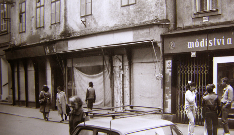 Původně Wortnerův dům s výrobou a výčepem lihovin, t.č. pustý.