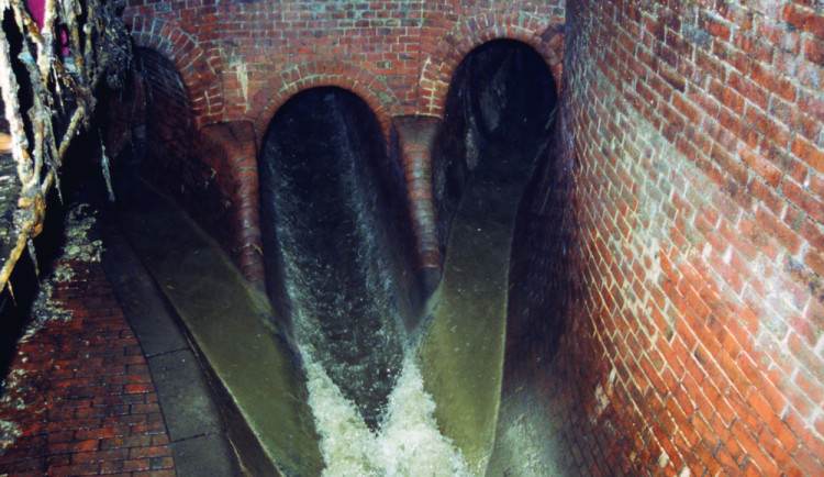 size4-15968314438723-241-kanalizace-v-prazske-ulici-rasnovka-bude-jako-prvni-v-cesku-z-odolneho-cedice