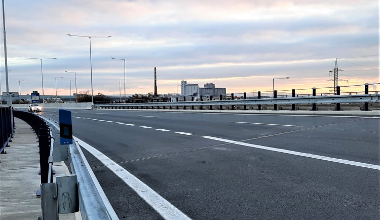 Na dálnici D46 v Prostějově se dají opět čekat kolony. Začíná oprava druhé půlky estakády