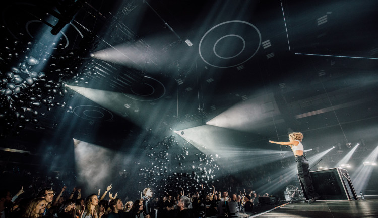 Lenny startuje svou Heartbreak Tour.  Největší hity a novou desku představí i v Budějcích