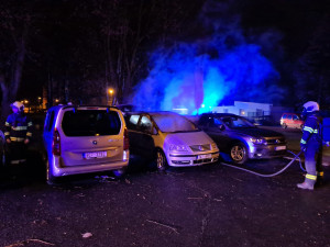 Další požár automobilu na Pražském sídlišti v Budějovicích. Příčina zatím není jasná