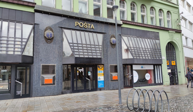 Co lidé, kteří nedojdou na další pobočku, zlobí se primátor Olomouce. Chce jednat o rušení pošt
