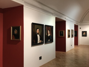 Regionální muzeum v Českém Krumlově zve na unikátní výstavu portrétů. Ty nejstarší jsou ze 17. století