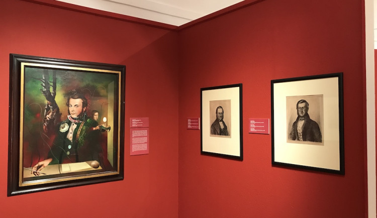 Regionální muzeum v Českém Krumlově zve na unikátní výstavu portrétů. Ty nejstarší jsou ze 17. století