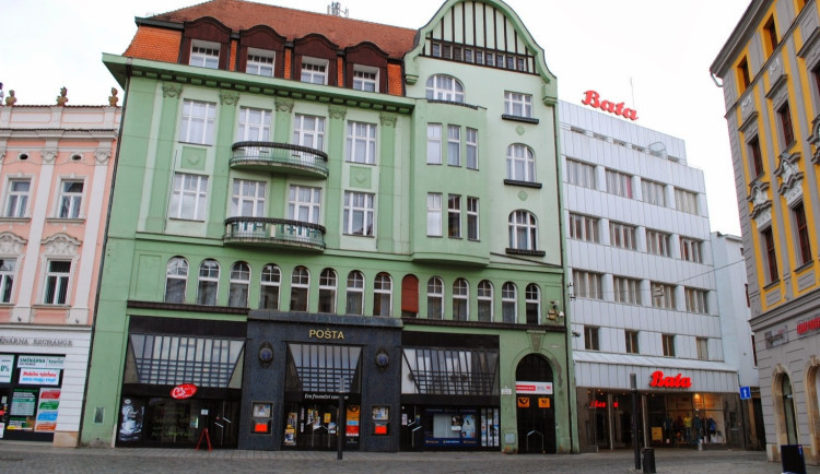 BŘEZEN 2023: Úmrtí političky a mladého hokejisty, vražda v Tovačově, návštěva vlády a rušení pošt