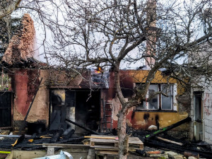 Na Strakonicku hořel dům. Škoda je za dva miliony korun