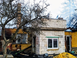 Na Strakonicku hořel dům. Škoda je za dva miliony korun