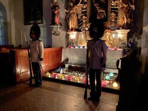 V Krumlově obnovují tradici z dob Schwarzenberků, garda tam hlídá Boží hrob