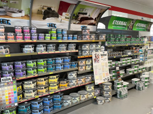 Není barva jako barva. Na prodejnách Barvy-laky Komplet vám o tom zkušení prodejci povědí své