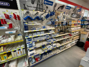 Není barva jako barva. Na prodejnách Barvy-laky Komplet vám o tom zkušení prodejci povědí své