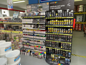 Není barva jako barva. Na prodejnách Barvy-laky Komplet vám o tom zkušení prodejci povědí své