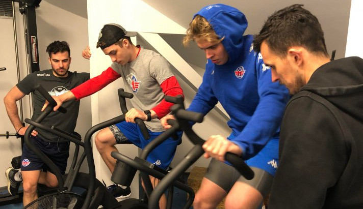 Hokejistům Motoru začala příprava. Tým se seznámil s novými trenéry