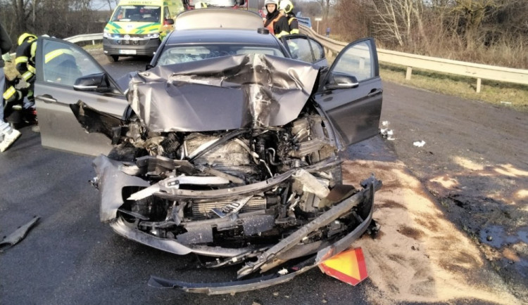 V BMW, které u Němčic nad Hanou sestřelilo traktor s myslivci, byly katalyzátory. Policie pátrala, čí jsou