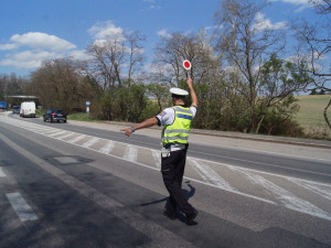 Policisté dnes budou měřit rychlost na stovkách úseků silnic