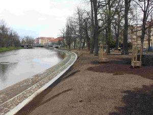 Park Dukelská na břehu Malše je téměř hotový. Blíží se otevření