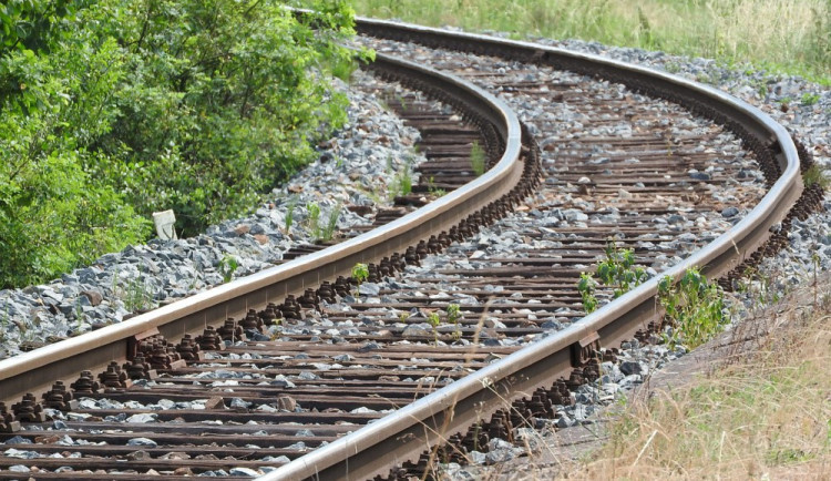 Kvůli poruše nabírají vlaky na jihu Čech zpoždění i přes dvě hodiny