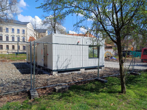 V centru Budějc instalují novou kavárnu, fungovat bude od léta