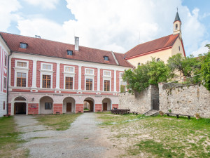 Druhé nádvoří. Autor Radomír Kočí
