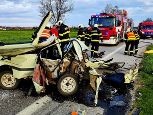 U Bavorovic se čelně srazila dvě auta. Dva lidé se zranili