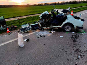 U Bavorovic se čelně srazila dvě auta. Dva lidé se zranili