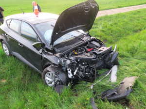 U Bavorovic se čelně srazila dvě auta. Starší řidič zemřel