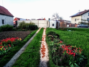 Nehoda kamionu. Silnici z Českých Budějovic na Písek uzavřelo překládání kuřat