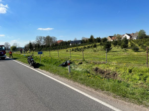 Jihočeští záchranáři dnes opět vyráželi k vážným nehodám motocyklů. Na Písecku se srazili tři motorkáři