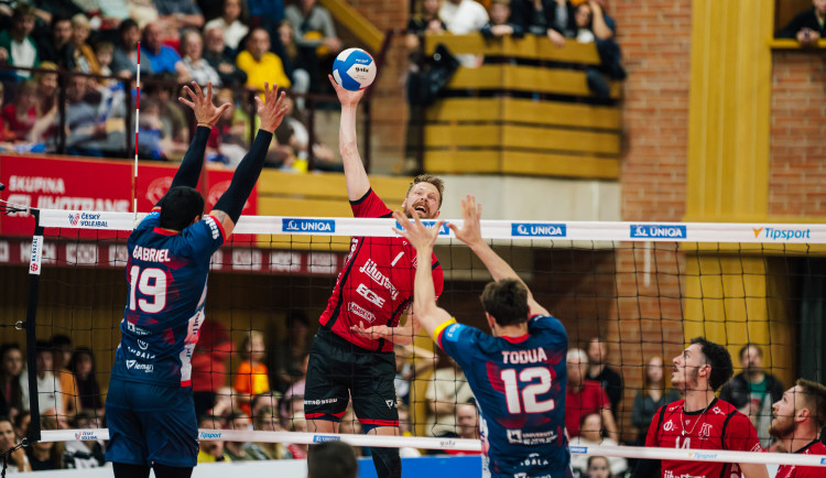 dan.kubat14@gmail.com +420774407608