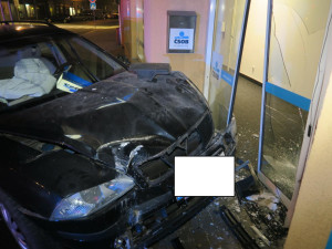 Opilý mladík nezvládl řízení Octavie v Milevsku.