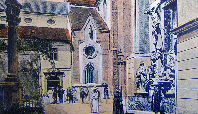 DRBNA HISTORIČKA: Ulička ke klášteru měla pozoruhodnou bránu