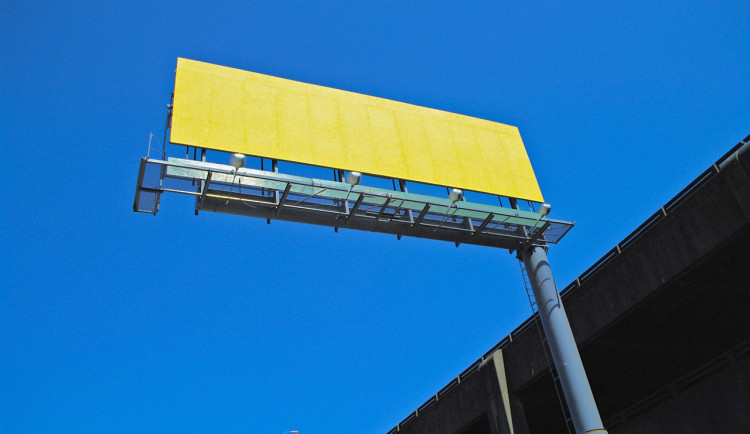 Jihočeský kraj zaslal za pět let na 1 200 výzev kvůli billboardům u silnic