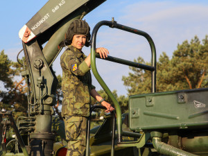 Předtím sloužila čtyři roky u nabíjecího přepravníku.