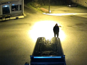 Muž vykradl benzínku. Natočila ho kamera