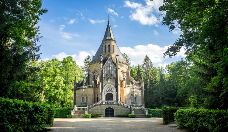 Stát řeší budoucnost pozemků u Schwarzenberské hrobky. Město je odmítlo