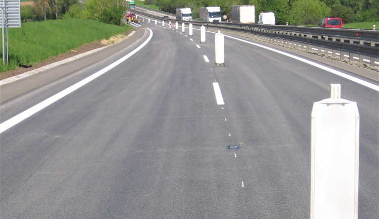 Na dálnici z Vyškova do Olomouce si řidiči trochu oddechnou. Silničáři dokončili opravy před Prostějovem