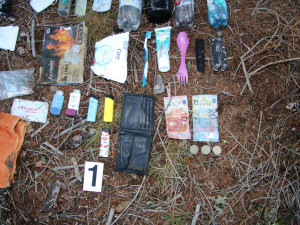 Policie stále pátrá po totožnosti mrtvého muže, kterého našla v lese u Nové Pece