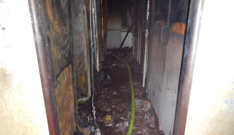 Policie zadržela muže, kterého viní ze založení požáru domu v Táboře
