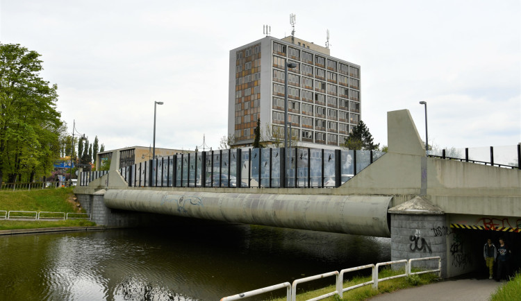 Most kosmonautů přes Malši v Českých Budějovicích.