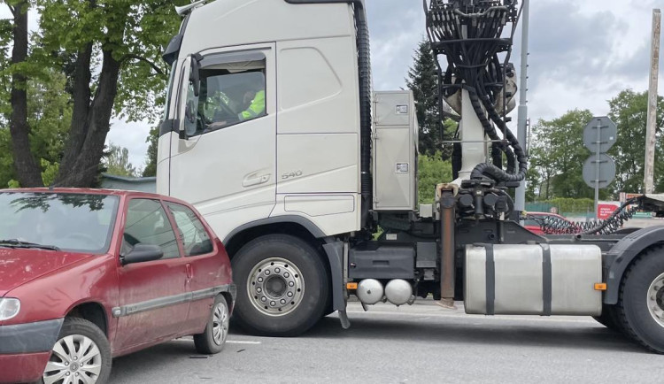 Nehoda komplikuje dopravu v Českých Budějovicích, tvoří se kolony