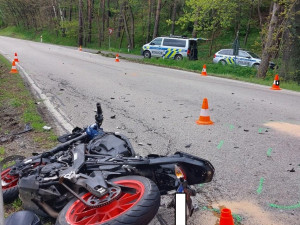Na Českobudějovicku zemřel po srážce s traktorem řidič motorky