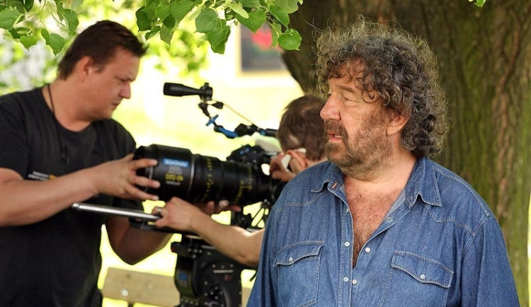 Troška sklidil úspěch svými lidovými komediemi a výpravnými pohádkami