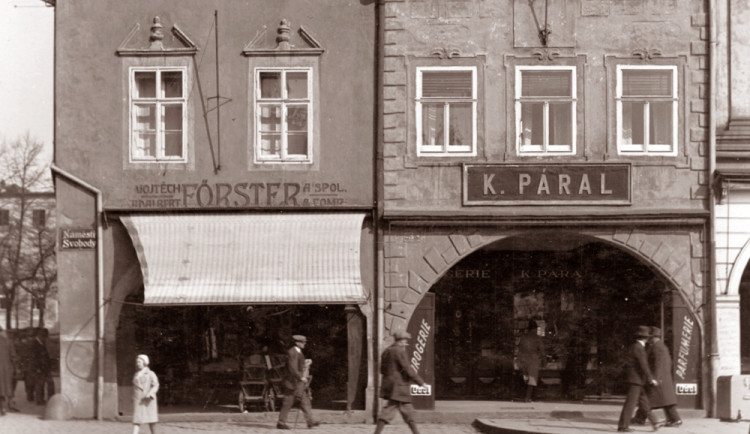 Páralův dům na náměstí 19 v roce 1930.