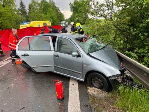 Hlavní silnici u Velešína uzavřela tragická nehoda. Policie odklání dopravu