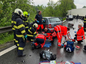 Hlavní silnici u Velešína uzavřela tragická nehoda. Policie odklání dopravu